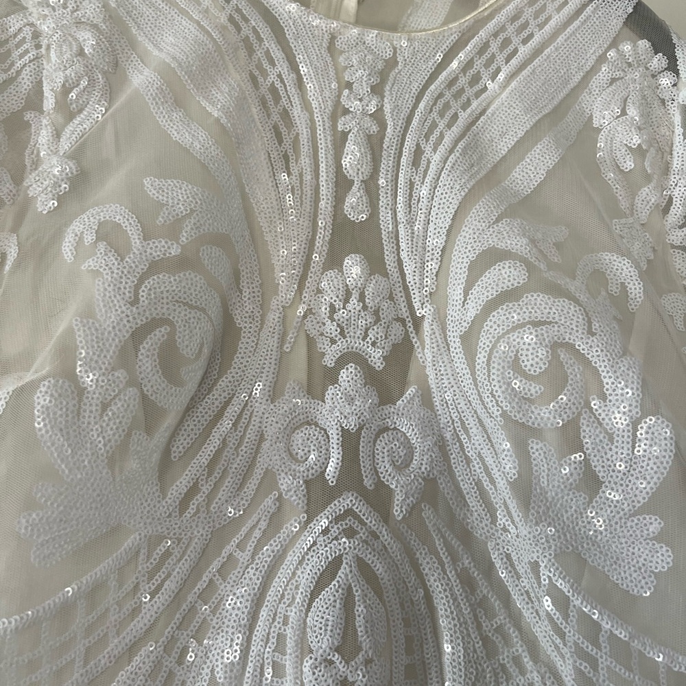 Elegant White Lace Dress - Picture 2 of 4